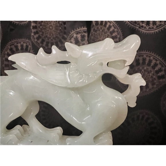 Elegant Vintage Chinese Jade Dragon Figurine on Wooden Stand - Picture 4 of 7